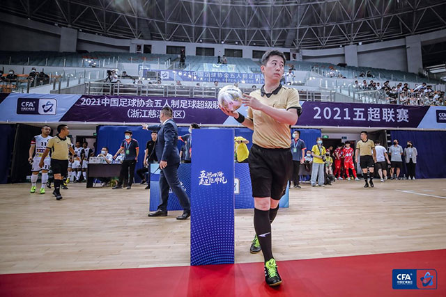 全胜晋级的中国U17男足在明日之星赛场绽放光彩